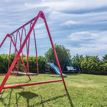 Διαμέρισμα 2 Bedroom Amazing In *