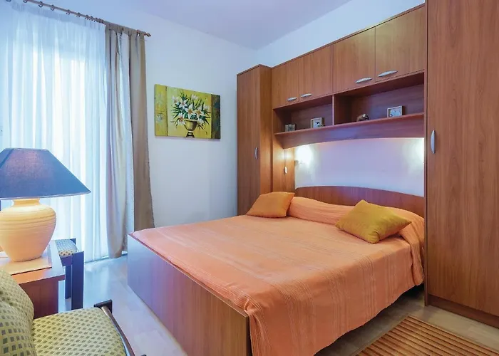 2 Bedroom Amazing In Apartamento Pula