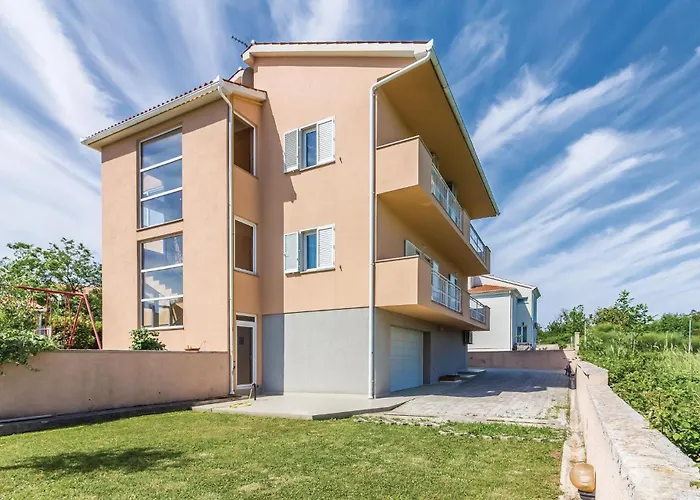 2 Bedroom Amazing In Apartamento *