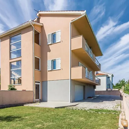 2 Bedroom Amazing In Lägenhet *