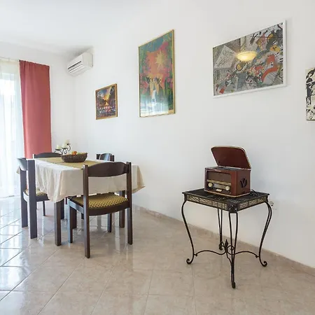 Gorgeous In With Wifi Apartmán Pula