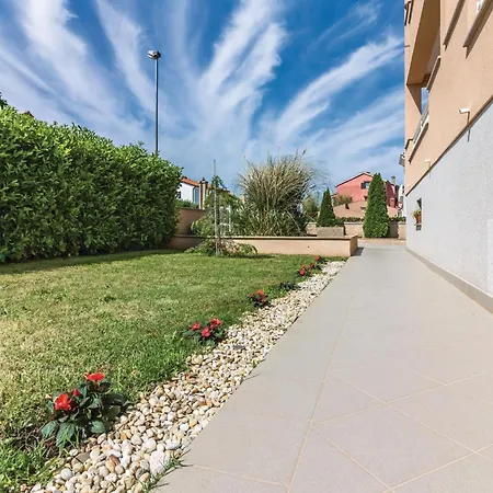 2 Bedroom Amazing In Appartamento